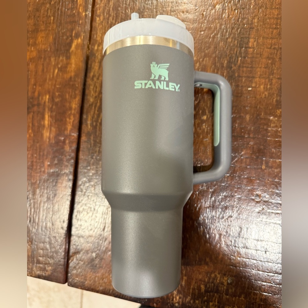 Stanley like new 40oz tumbler